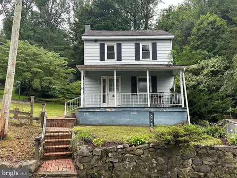 667 Point Rd, Wernersville, PA 19565