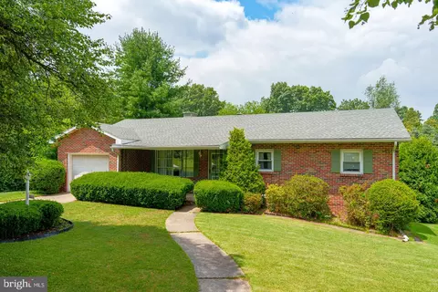 611 Greenwich St, Wyomissing, PA 19610