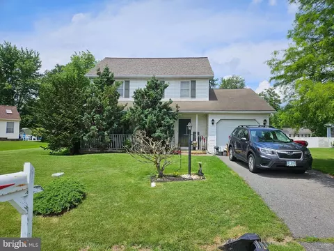 5 Esther Ln, Shoemakersville, PA 19555