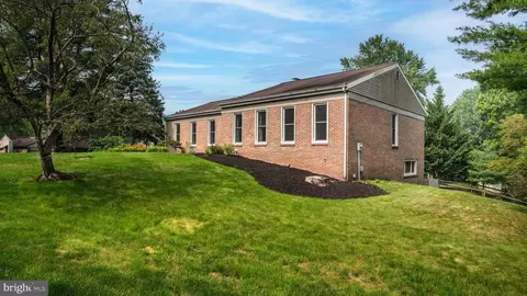 50 Eagle Ln, Reading, PA 19607 photo 3