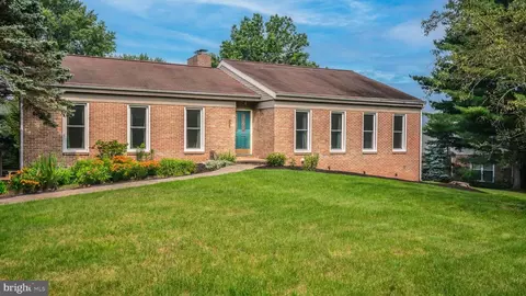 50 Eagle Ln, Reading, PA 19607