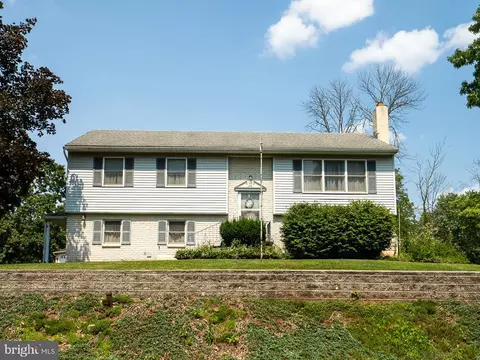 4 Lilac Ct, Douglassville, PA 19518