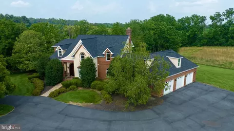 9 Summer Hill Dr, Sinking Spring, PA 19608