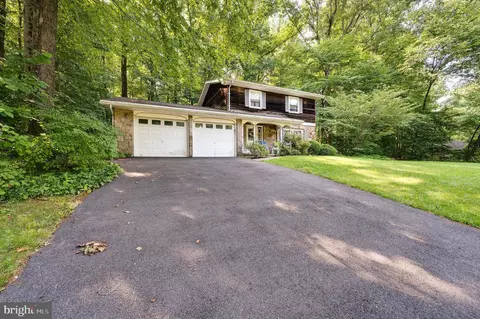 20 Woodland Dr, Fleetwood, PA 19522