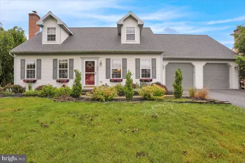 349 Saddlebrook Dr, Wernersville, PA 19565