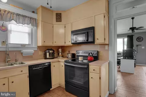 225 E Lancaster, Reading, PA 19607 photo 9