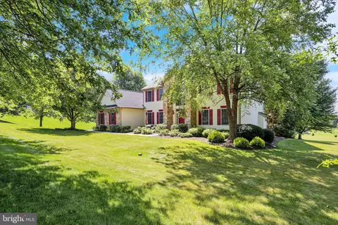 105 W Miller Dr, Douglassville, PA 19518