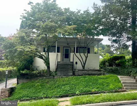 408 Woodside, West Lawn, PA 19609