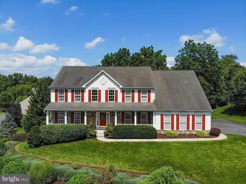 19 Winding Brook Dr, Reading, PA 19608