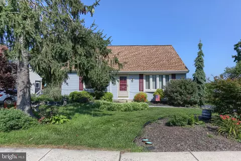 721 Tamarack Trl, Reading, PA 19607 photo 2