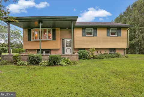 14 Meadow Hill Dr, Bernville, PA 19506