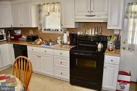 1842 Cedar Top Rd, Reading, PA 19607 photo 9