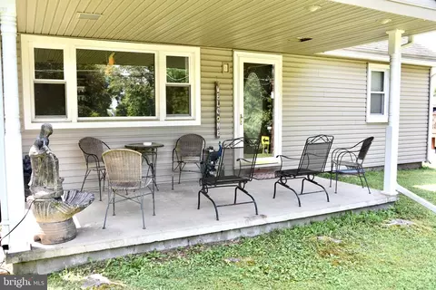 1842 Cedar Top Rd, Reading, PA 19607 photo 2