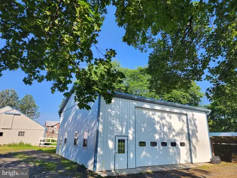 141 Old Topton Rd, Mertztown, PA 19539