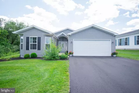 26 Finch Dr N, Bechtelsville, PA 19505