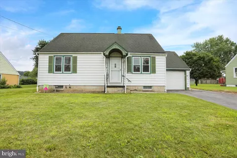 261 E 5th St, Bernville, PA 19506