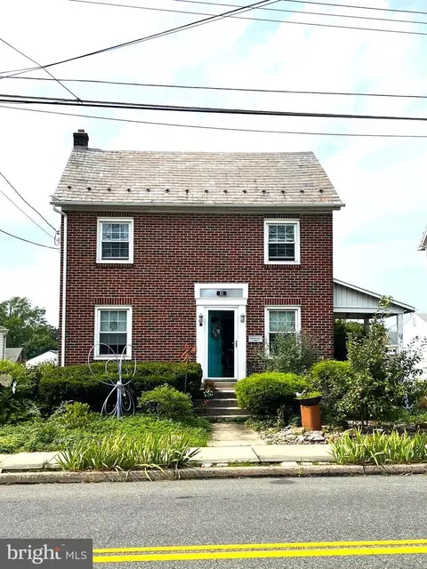 21 W Weis St, Topton, PA 19562
