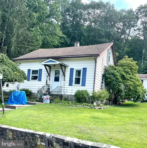 24 Woodside Ln, Boyertown, PA 19512