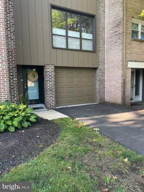 14 Club Ln, Reading, PA 19607