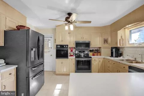 1614 Brooke Blvd, Reading, PA 19607 photo 3