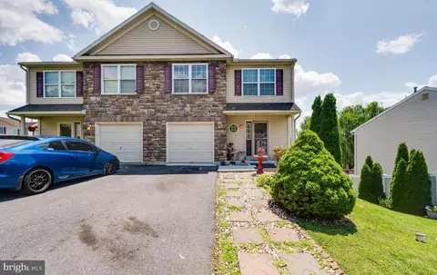 1041 Alexander Dr, Temple, PA 19560