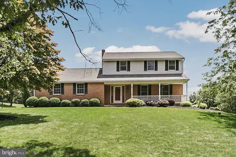 199 Red Oak Dr, Boyertown, PA 19512