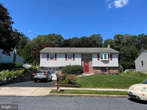 216 Diplomat Dr, Robesonia, PA 19551