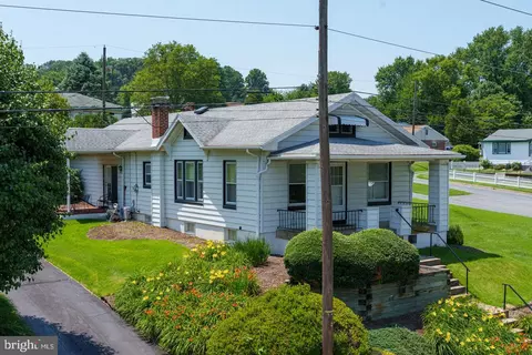 220 Funston Ave, Reading, PA 19607 photo 2