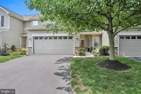 302 Ridgeview Dr, Morgantown, PA 19543