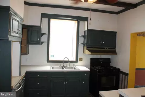 93 Main St, Womelsdorf, PA 19567