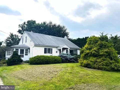 11 Crystal Cave Rd, Kutztown, PA 19530