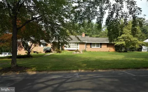 1 Oriole Dr, Reading, PA 19610