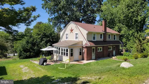 10 Marys Ln, Douglassville, PA 19518