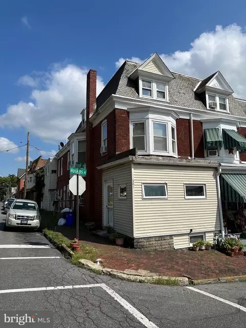 301 Hoskins Pl, Reading, PA 19602