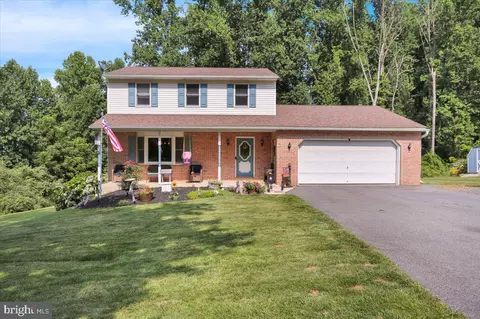11 Caitlin Dr, Birdsboro, PA 19508