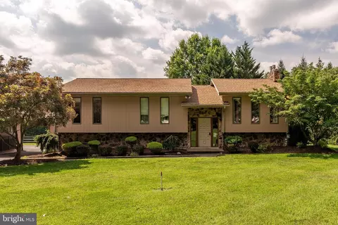 1488 Cedar Top Rd, Reading, PA 19607 photo 2