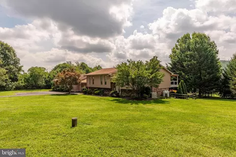 1488 Cedar Top Rd, Reading, PA 19607 photo 3