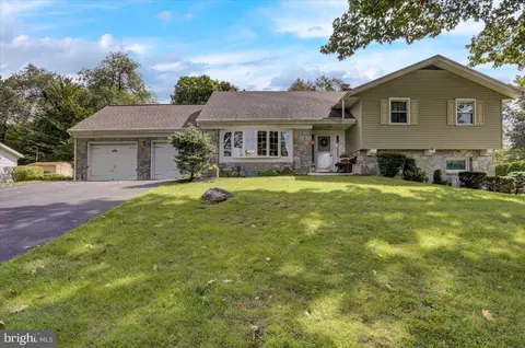 4 Heather Ln, Reading, PA 19601