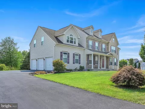 188 Meadowside Dr, Douglassville, PA 19518