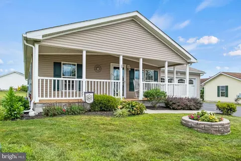 33 Middlemarch Rd, Douglassville, PA 19518