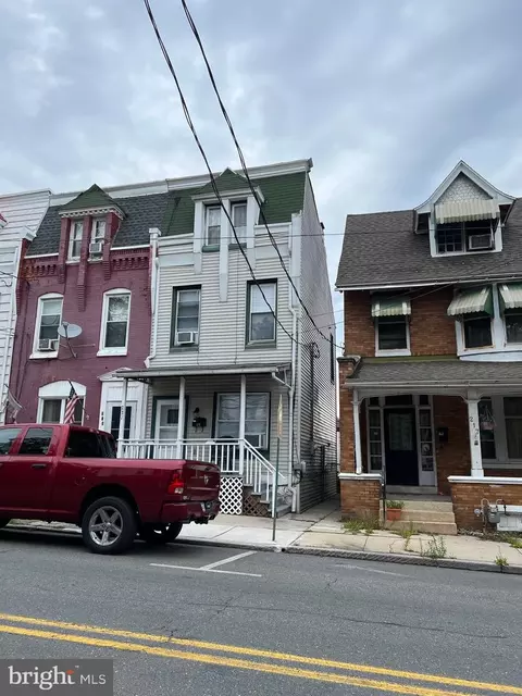 221 W High St, Womelsdorf, PA 19567