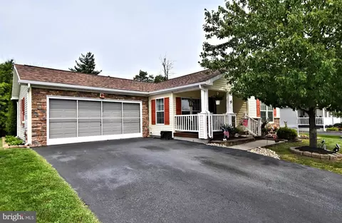 26 Random Rd, Douglassville, PA 19518