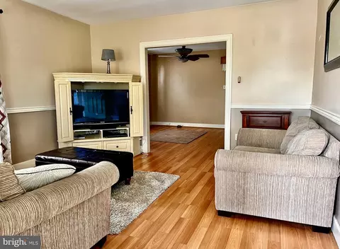 990 Upland Ave, Reading, PA 19607 photo 4