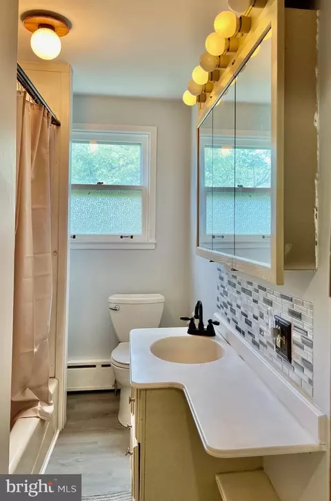 990 Upland Ave, Reading, PA 19607 photo 12