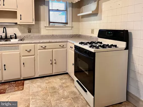 990 Upland Ave, Reading, PA 19607 photo 9