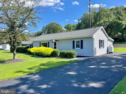 670 W Penn Ave, Robesonia, PA 19551