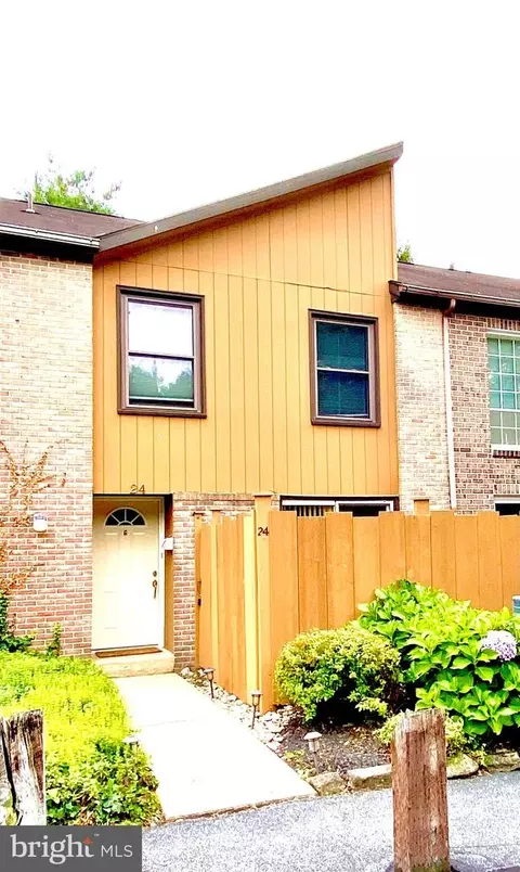 24 Pinehurst Ct, Reading, PA 19607