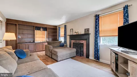 532 Meade Tc, Reading, PA 19607 photo 8