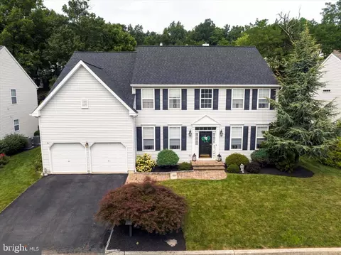 15 Oxford Dr, Morgantown, PA 19543