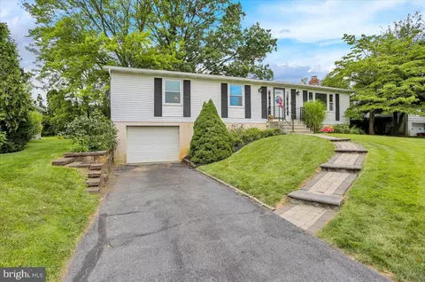 104 Rosemead Ave, Sinking Spring, PA 19608 photo 2